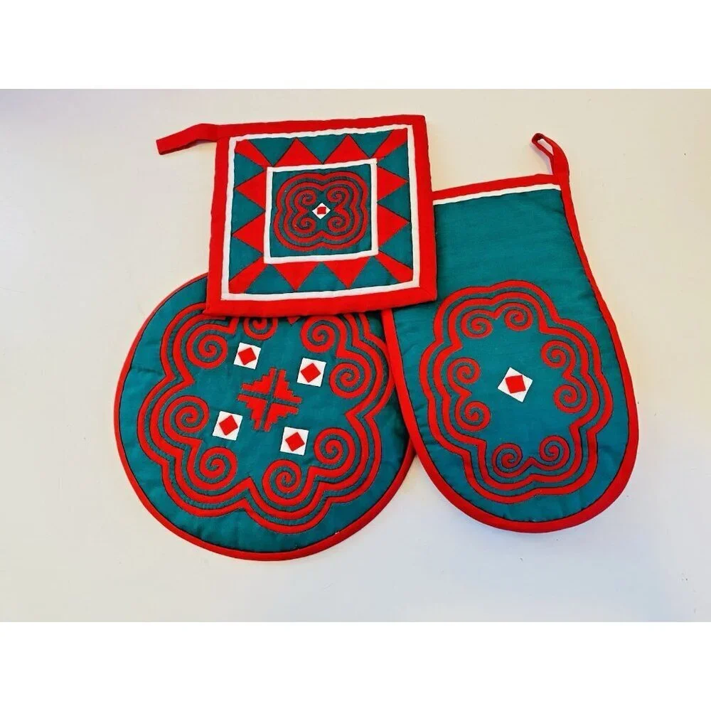CamaCrafts Hand Crafted Patchwork Oven Mitt & Pot Holder 3 Pc Set Farmhouse XMas
